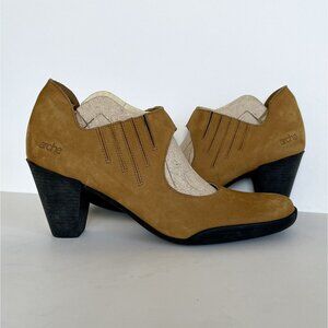Arche France Suede Mary Jane Pumps Heels Size 38 US 7 Mustard Yellow